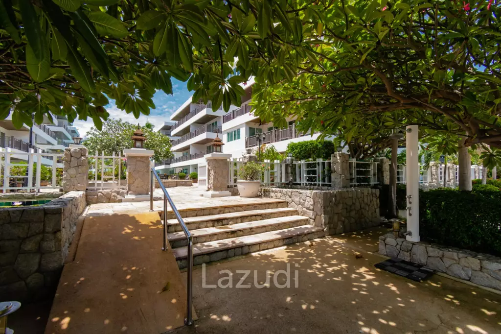 THE BEACH PALACE :  Studio room condo near the beach