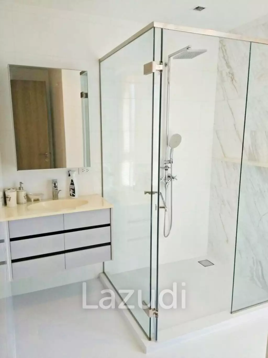 2 Bed 2 Bath 100 SQ.M at HQ Thong Lor