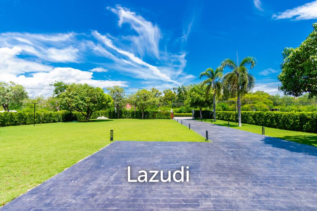 2,600 Sqm 4 Bed 5 Bath Villa For Sale