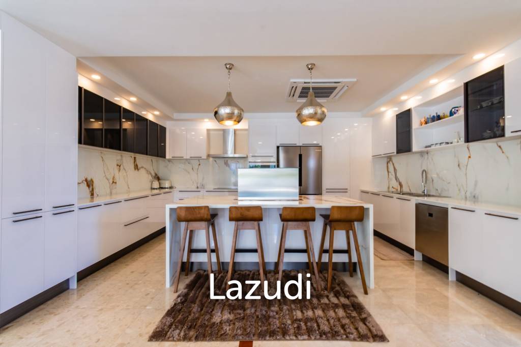 2,600 Sqm 4 Bed 5 Bath Villa For Sale