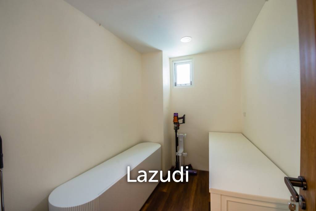 2,600 Sqm 4 Bed 5 Bath Villa For Sale