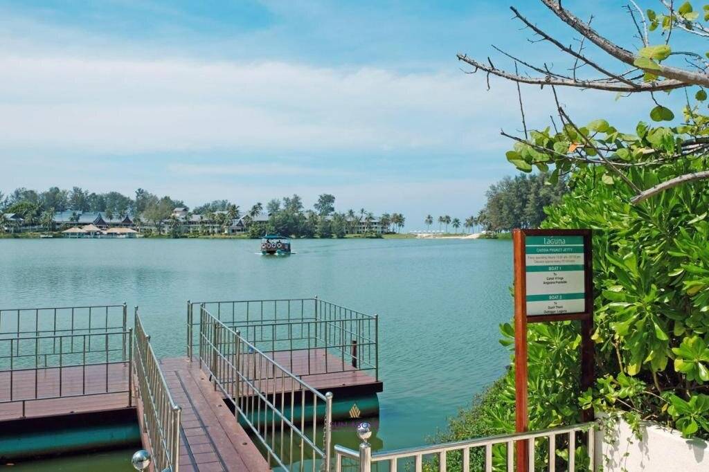 2 BEDROOM LAKE VIEW APARTMENT IN CASSIA HOTEL