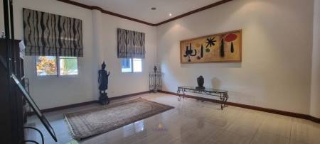 4 Beds Lake and Golf View Villa in Laguna