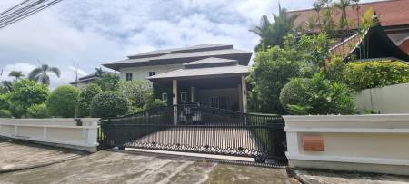 4 Beds Lake and Golf View Villa in Laguna