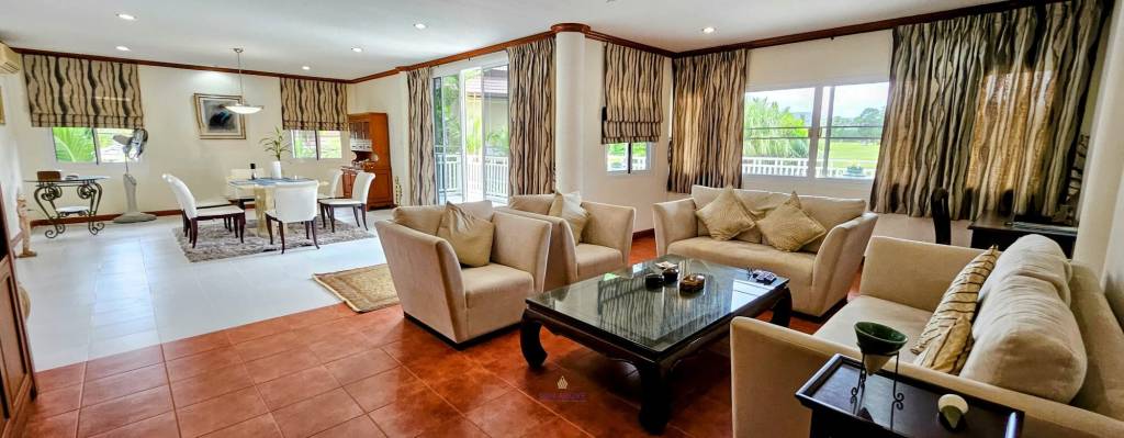 4 Beds Lake and Golf View Villa in Laguna