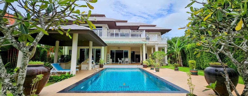 4 Beds Lake and Golf View Villa in Laguna