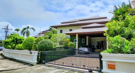 4 Beds Lake and Golf View Villa in Laguna