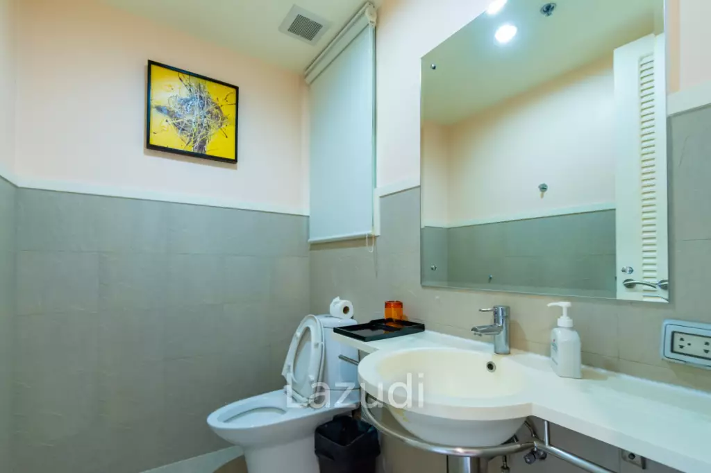 BOATHOUSE : 1 Bed Duplex condo with Pool View