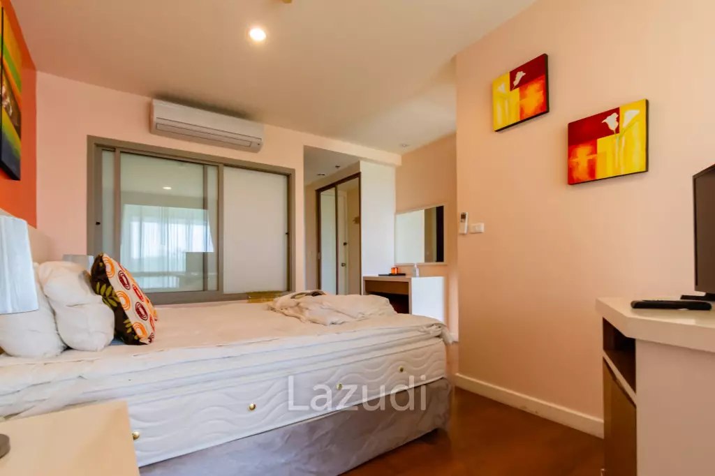 BOATHOUSE : 1 Bed Duplex condo with Pool View