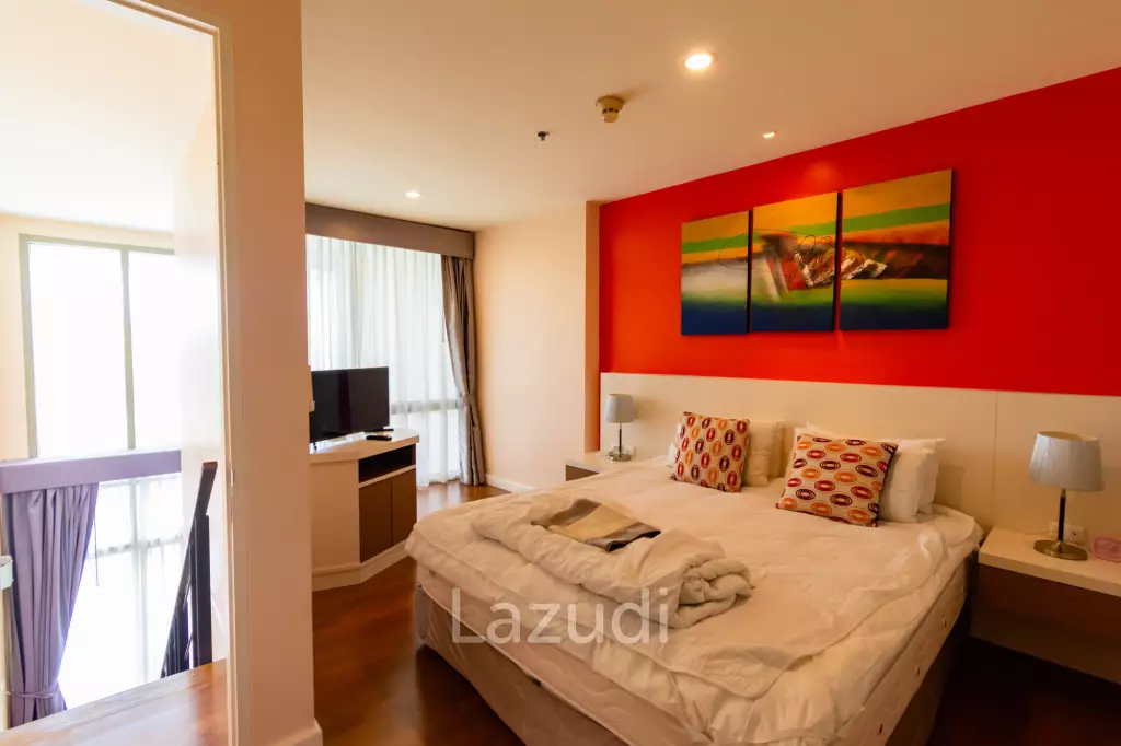 BOATHOUSE : 1 Bed Duplex condo with Pool View