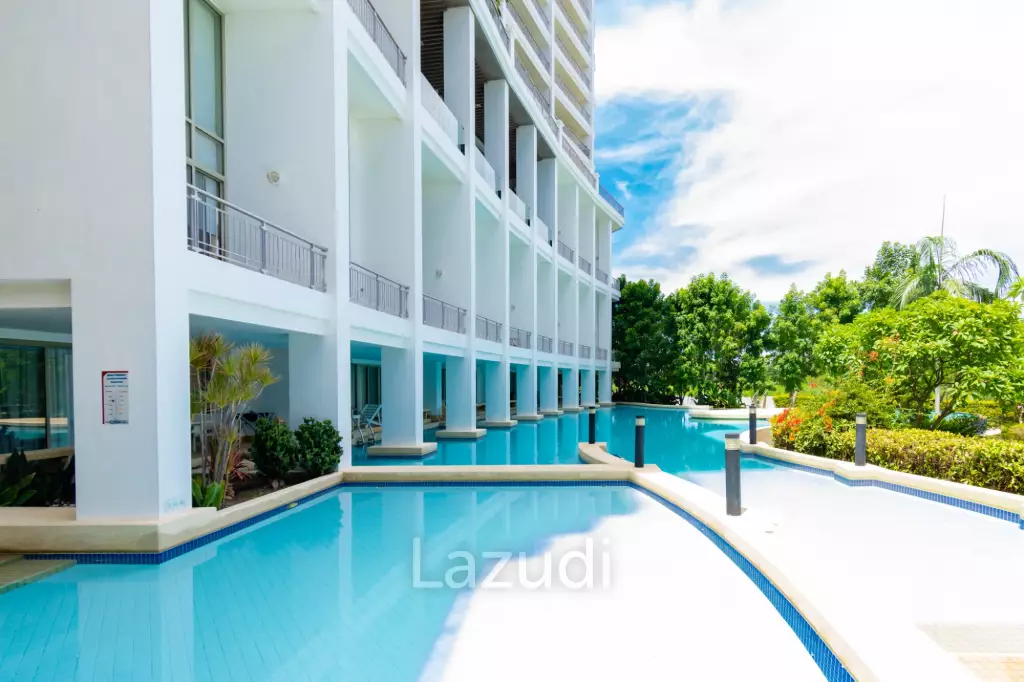BOATHOUSE : 1 Bed Duplex condo with Pool View