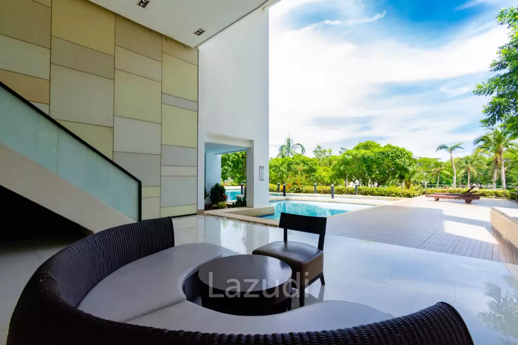 BOATHOUSE : 1 Bed Duplex condo with Pool View
