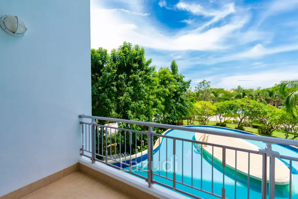 BOATHOUSE : 1 Bed Duplex condo with Pool View