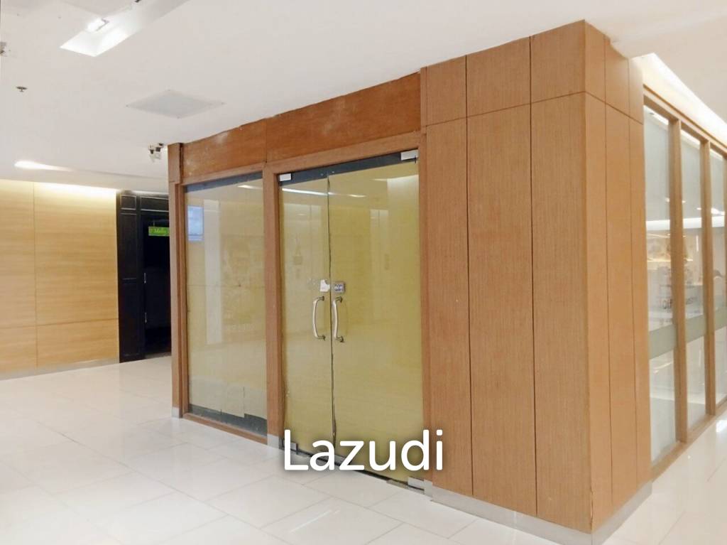 Retail space for rent in Silom