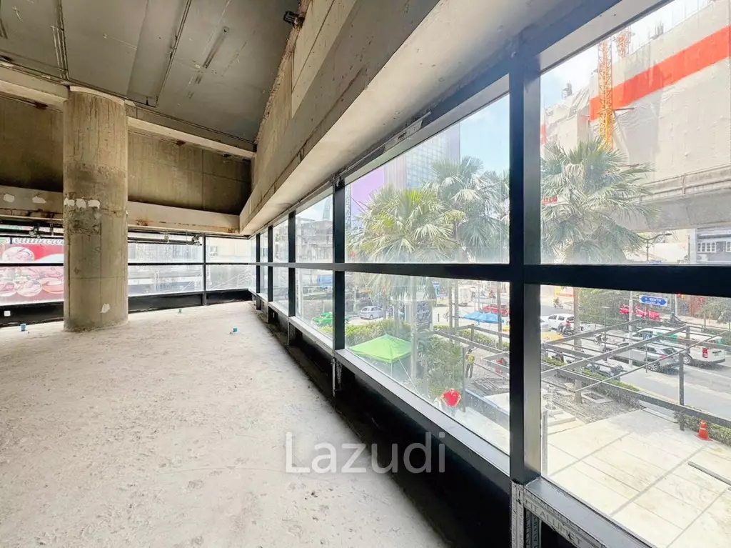 Prime Retail Space in Sukhumvit 22: Perfect for Restaurants, Clinics, Spas, Cafe, Etc.