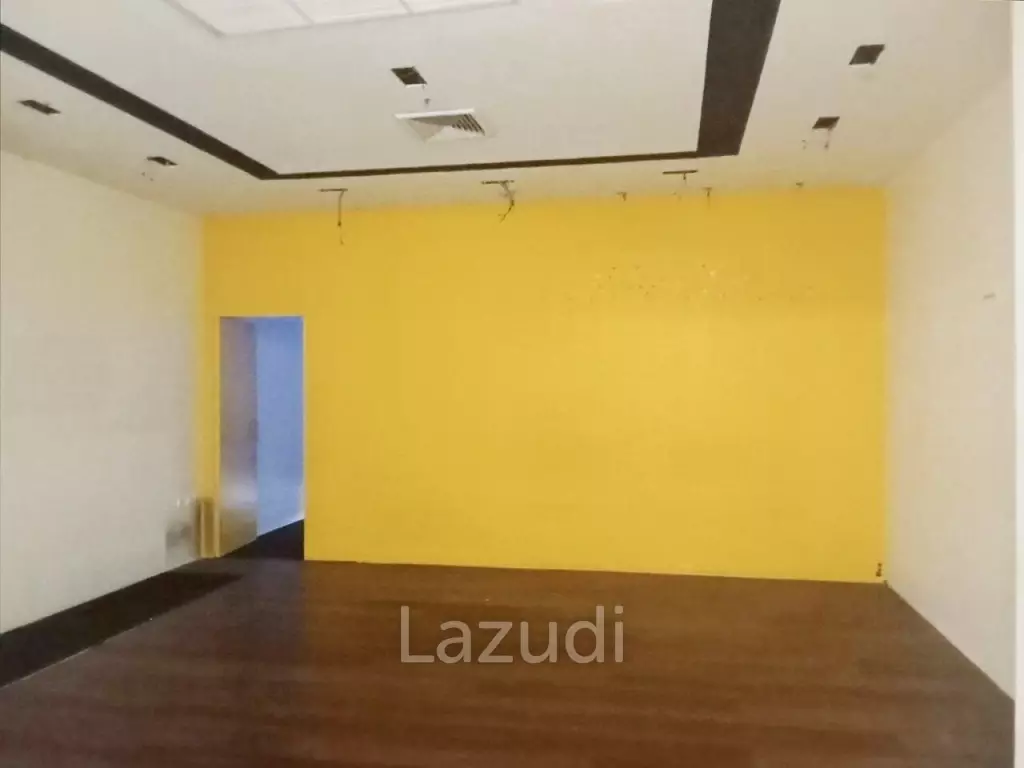 Retail space for rent in Silom