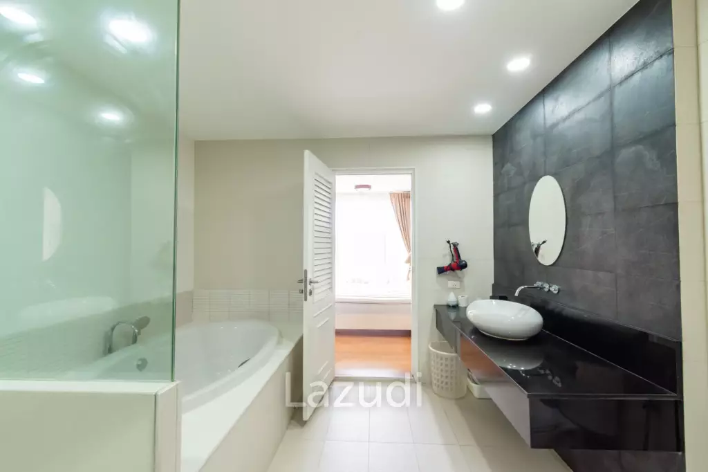 MALIBU : 2 Bed Pool View Condo