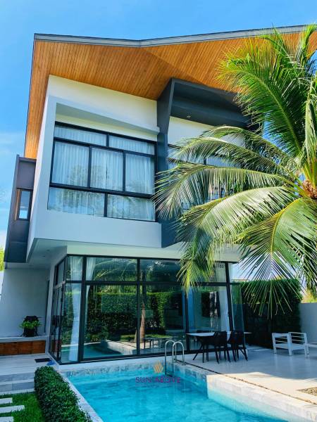 3 Bedroom Modern Villa for Rent in Nai Harn