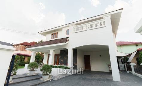 4 Bedrooms Cozy House for Rent in City