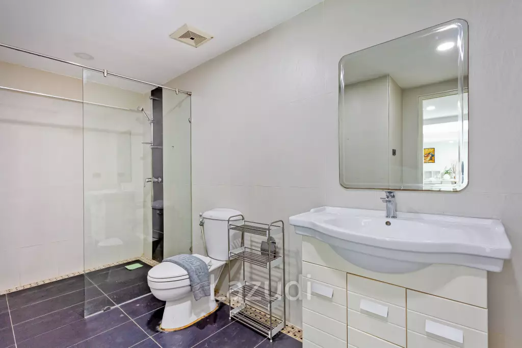 8 Beds 8 Baths 650 SQ.M Apartment in Pratumnak