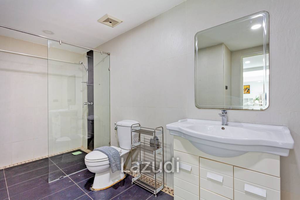8 Beds 8 Baths 650 SQ.M Apartment in Pratumnak