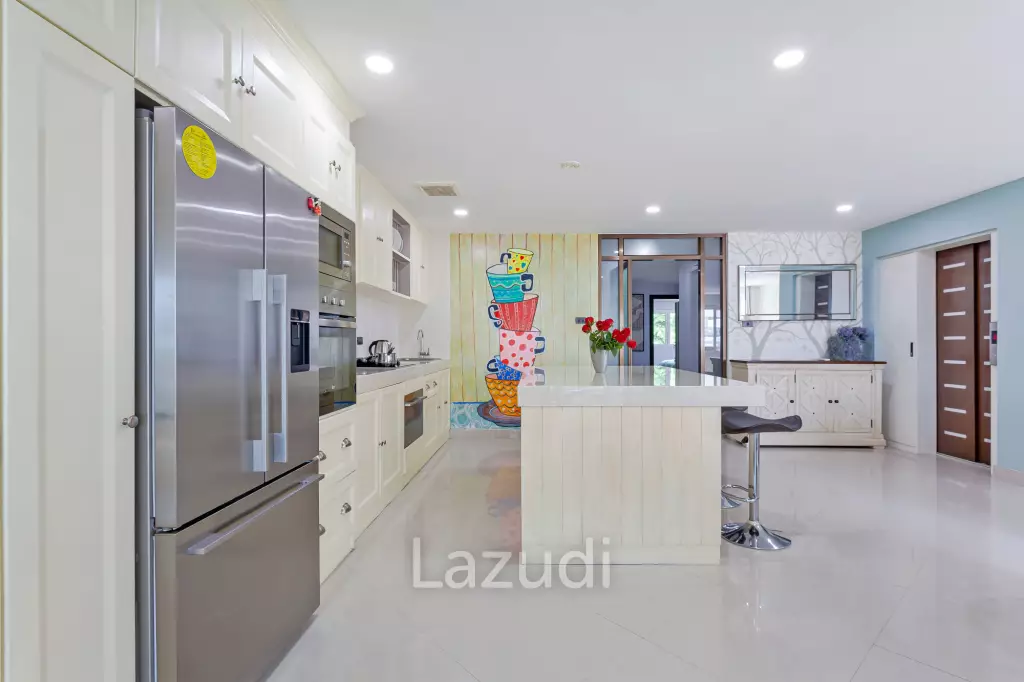8 Beds 8 Baths 650 SQ.M Apartment in Pratumnak