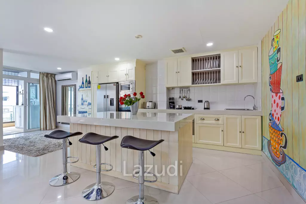 8 Beds 8 Baths 650 SQ.M Apartment in Pratumnak
