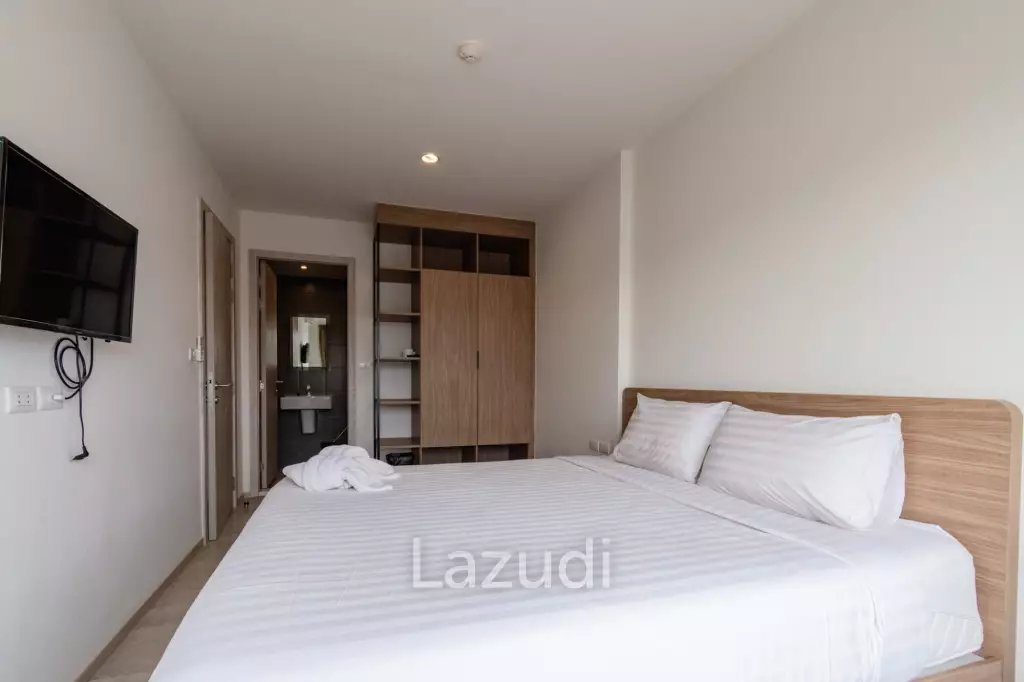 LA CASITA : 2 Bed Pool View condo in town