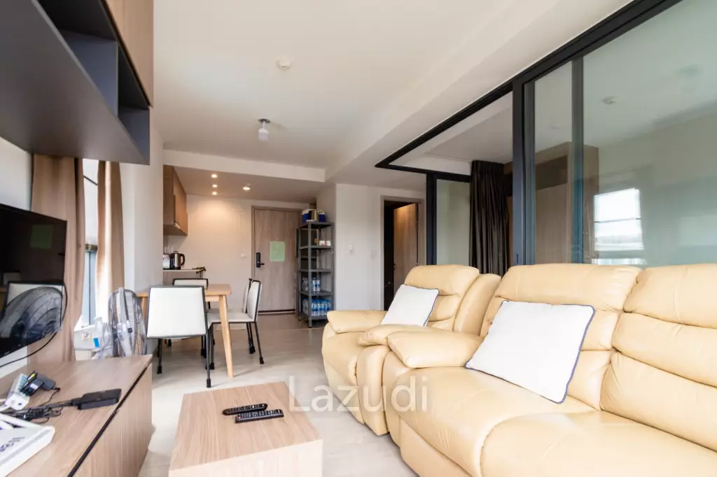 LA CASITA : 2 Bed Pool View condo in town