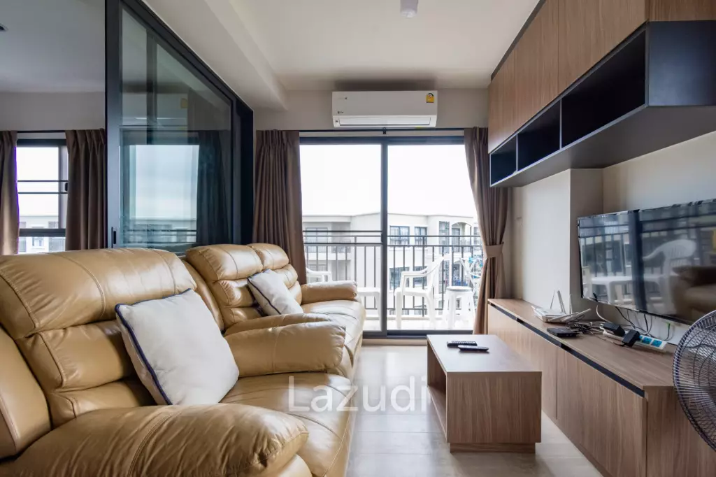 LA CASITA : 2 Bed Pool View condo in town
