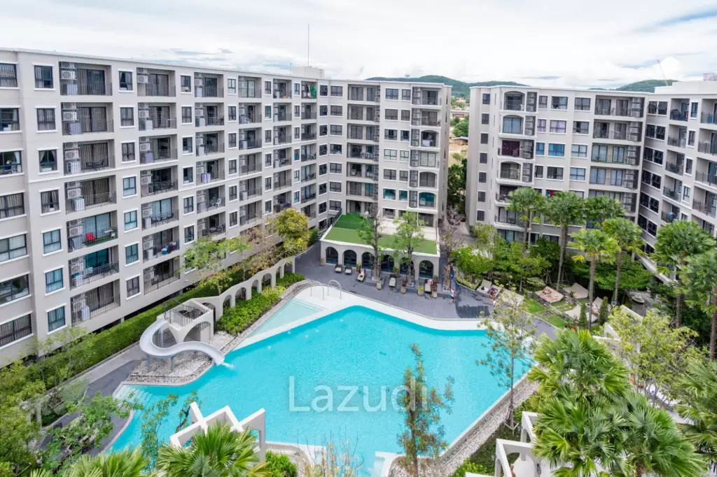 LA CASITA : 2 Bed Pool View condo in town