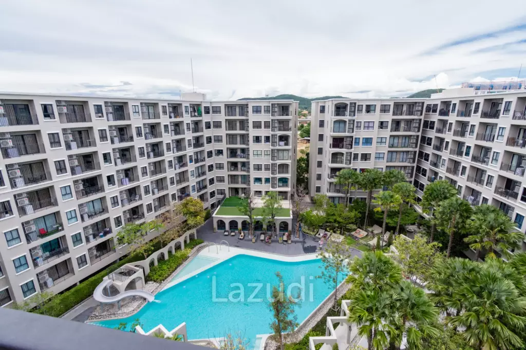 LA CASITA : 2 Bed Pool View condo in town