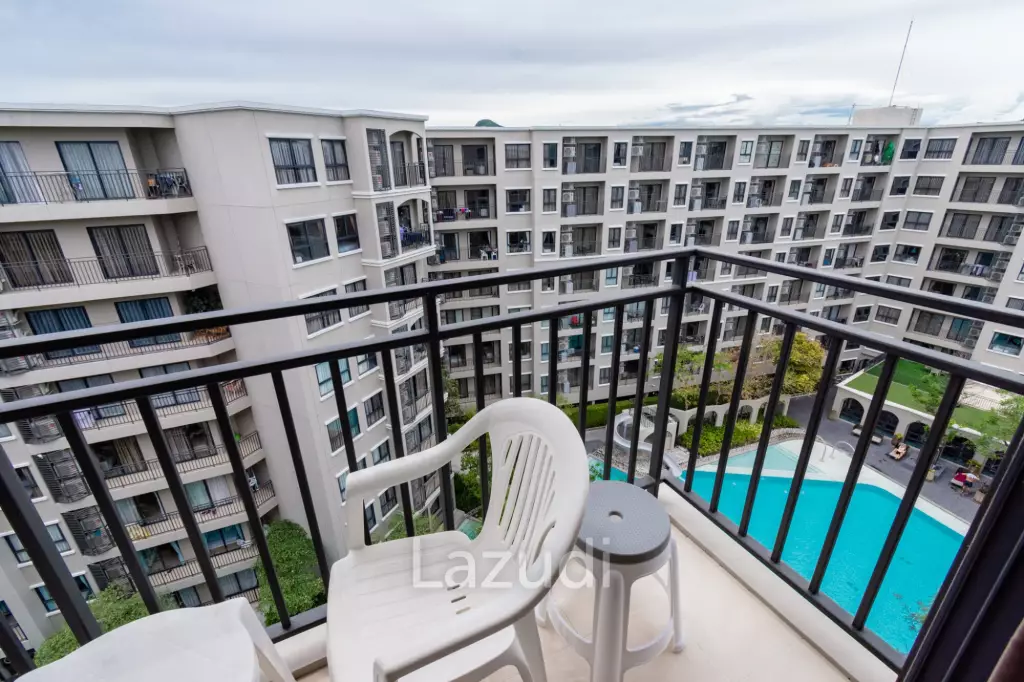 LA CASITA : 2 Bed Pool View condo in town