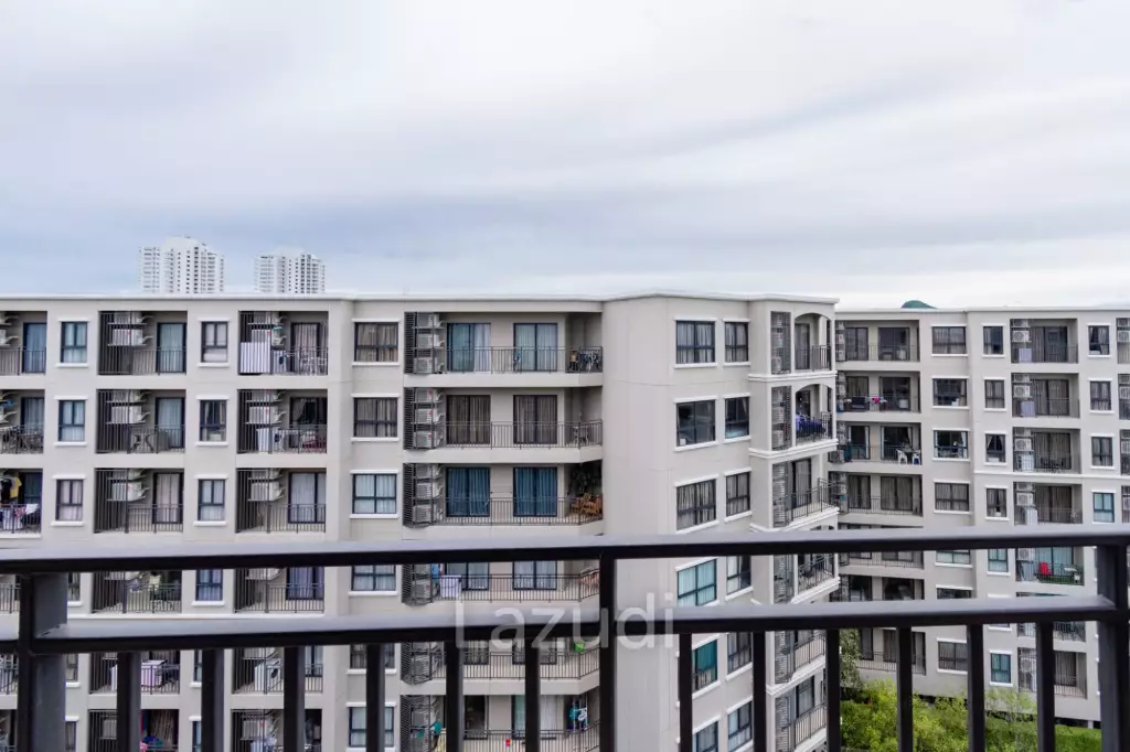 LA CASITA : 2 Bed Pool View condo in town