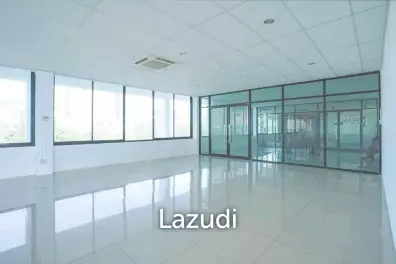 Office space for rent in Wattana