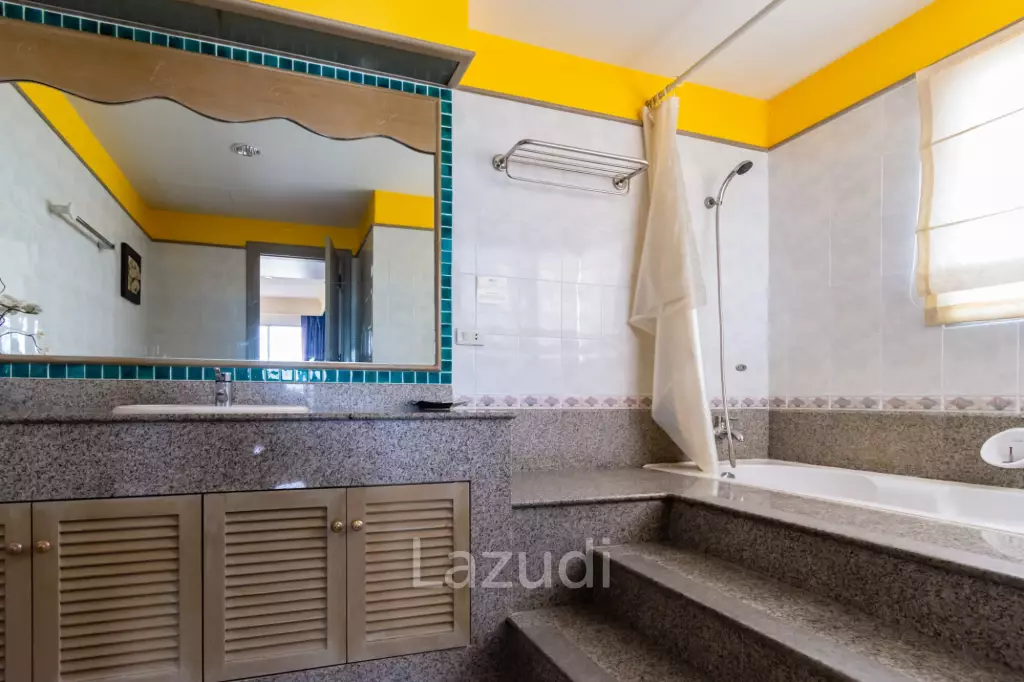 SPRINGFIELD :  2 Bed Beachfront Seaview Condo