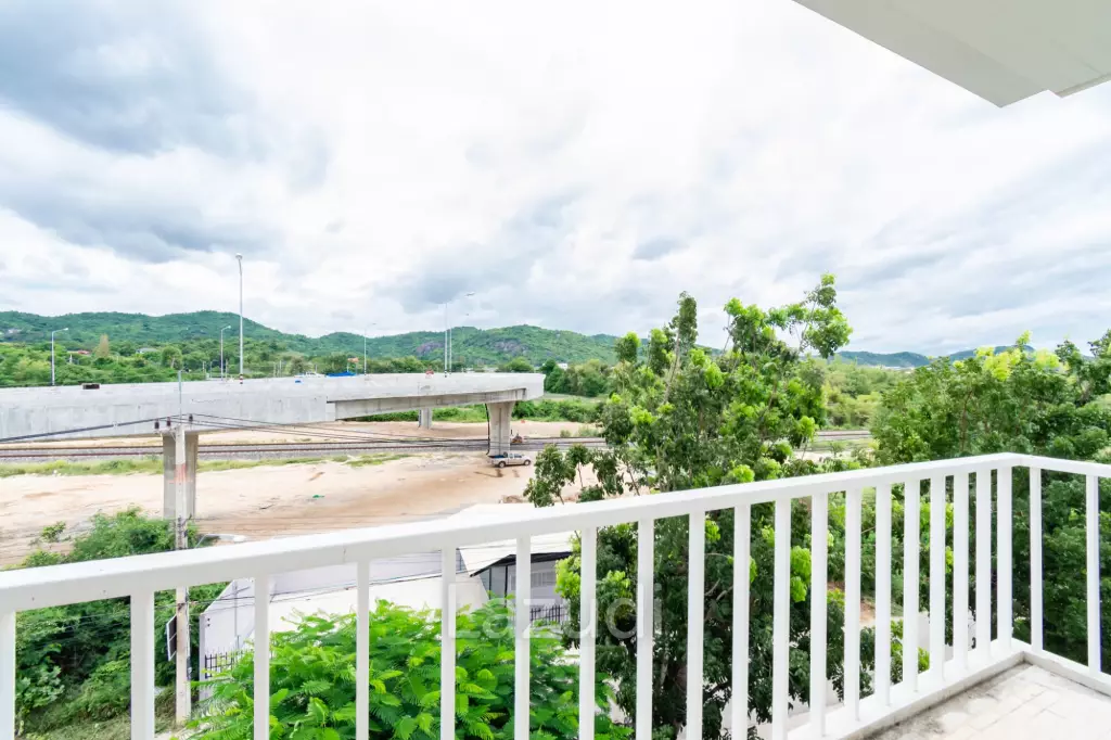 MALIBU : Nice 2 Bed Condo In Khao Tao