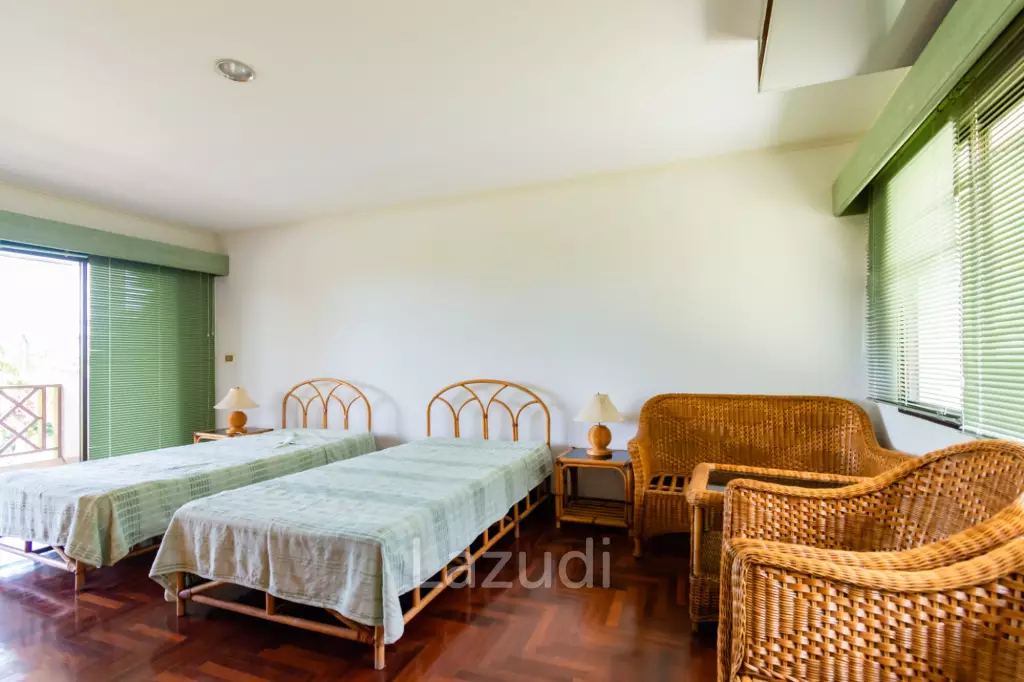 PALM HILLS CONDO : 3 Bed Condo with mountain and seaview