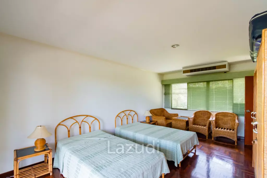 PALM HILLS CONDO : 3 Bed Condo with mountain and seaview