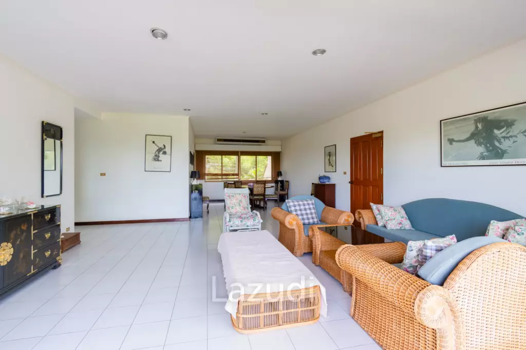 PALM HILLS CONDO : 3 Bed Condo with mountain and seaview
