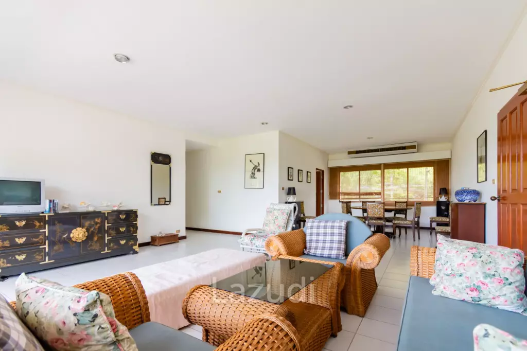 PALM HILLS CONDO : 3 Bed Condo with mountain and seaview