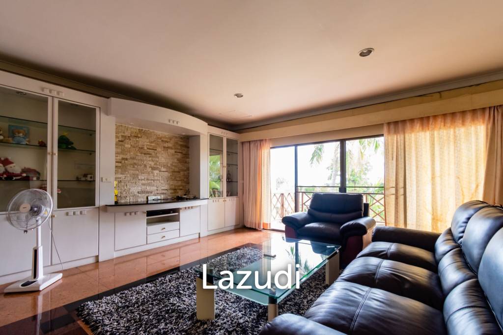 PALM HILLS CONDO : 3 Bed Nice views condo in the Golf Course