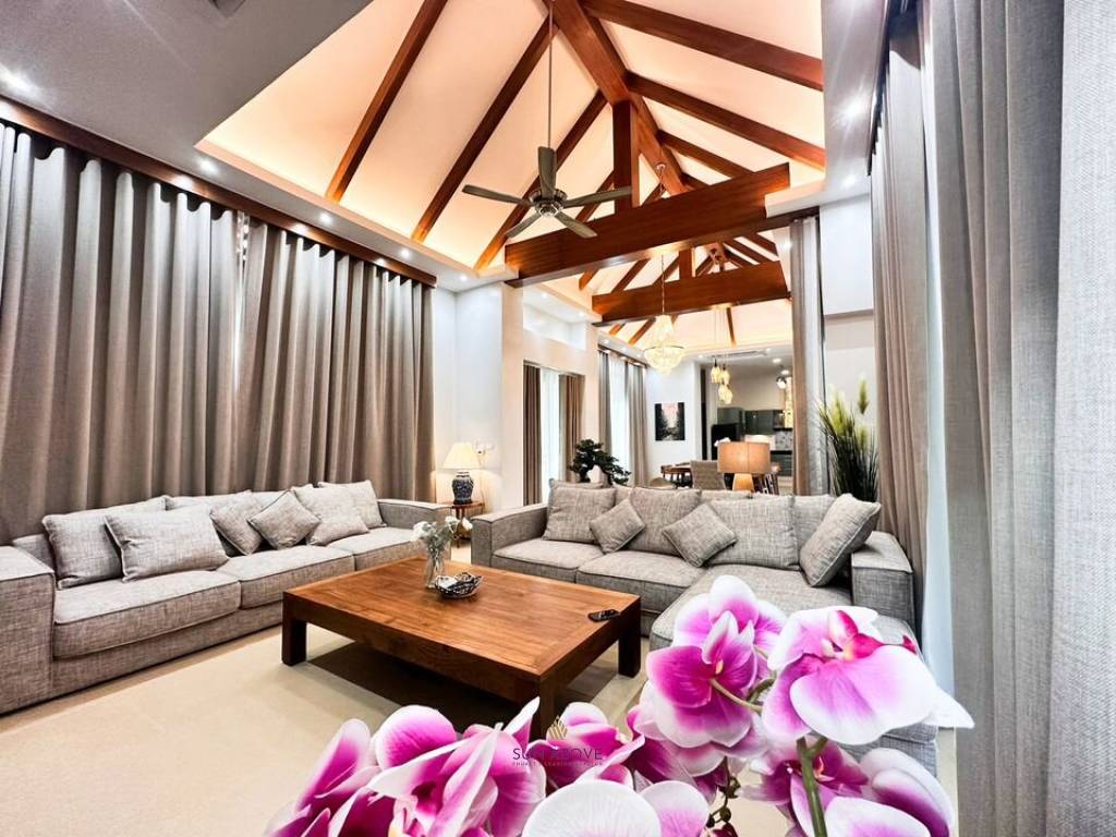 4 bedroom villa for rent in Panwa