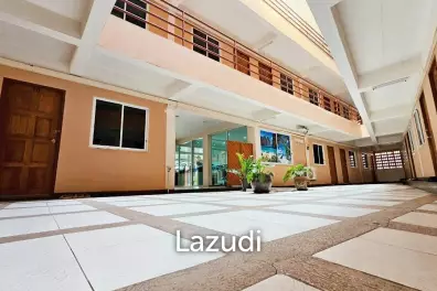 4-story building with 74 units in Nong Prue