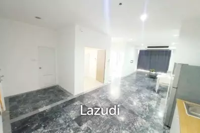 81 sqm high floor condo in Khlong Tan Nuea Bangkok