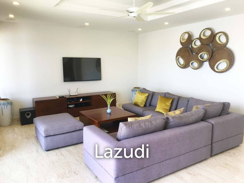 5 Bed  4.5 Bath Horizon Villa