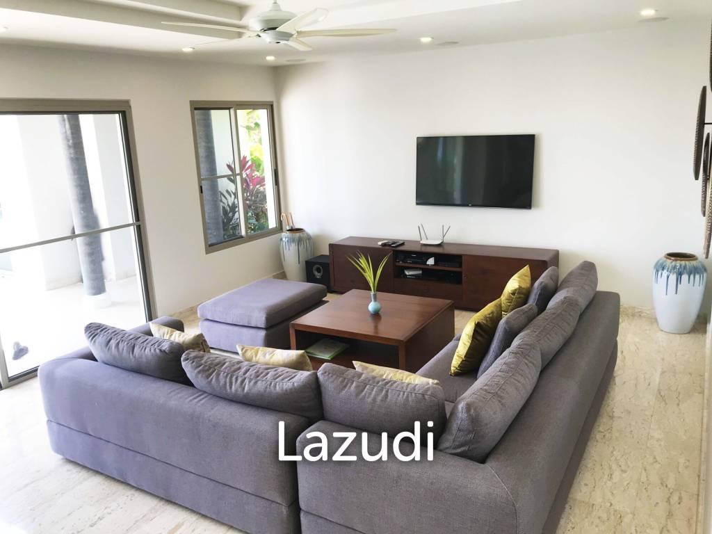 5 Bed  4.5 Bath Horizon Villa