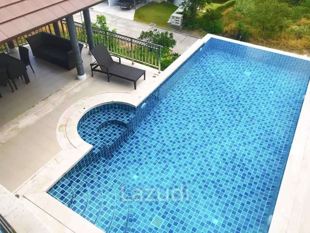 5 Bed  4.5 Bath Horizon Villa