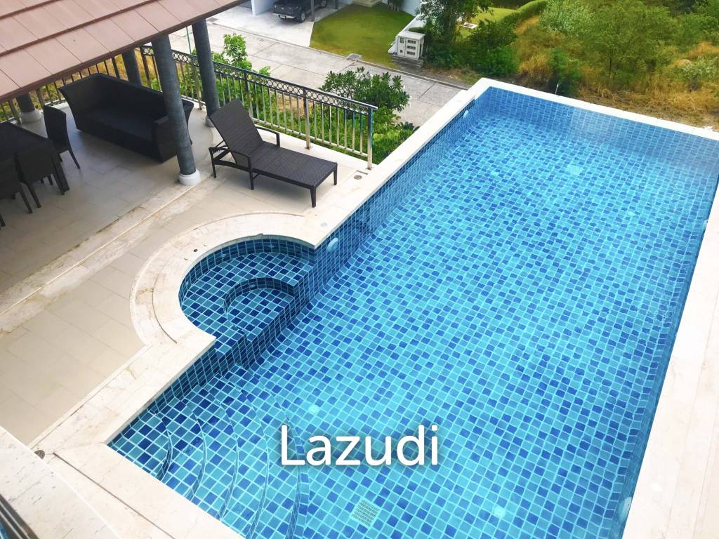 5 Bed  4.5 Bath Horizon Villa