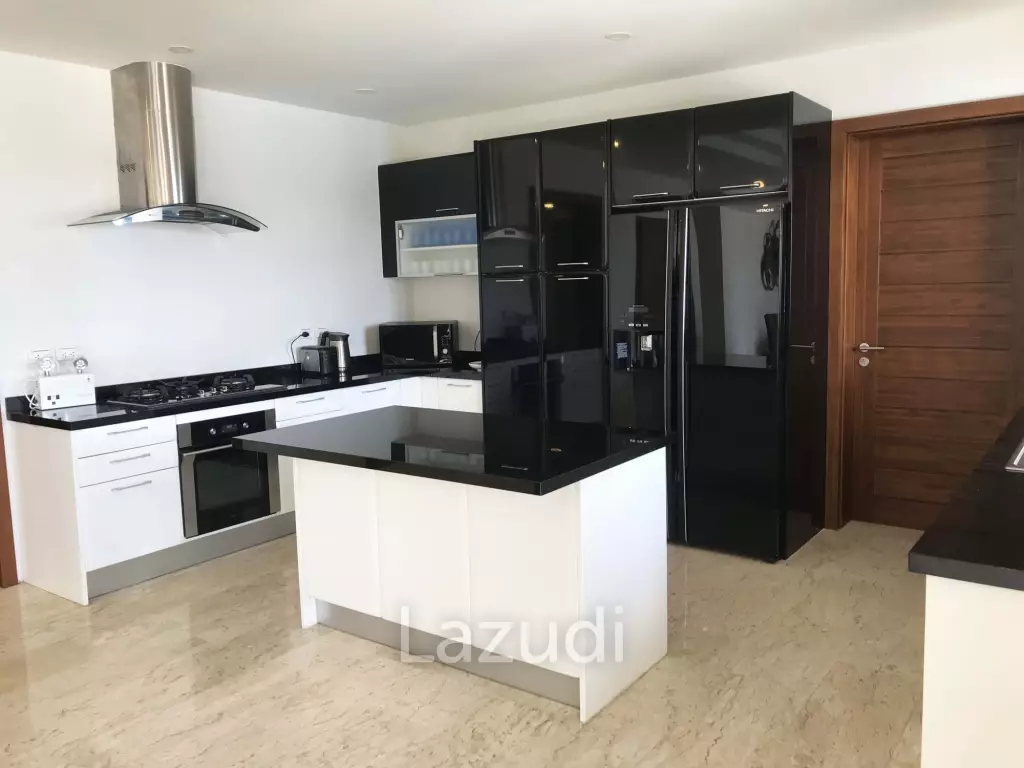 5 Bed  4.5 Bath Horizon Villa